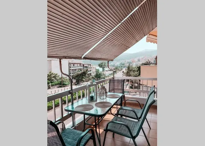 Seaside Apartment In Kalamitsa Area